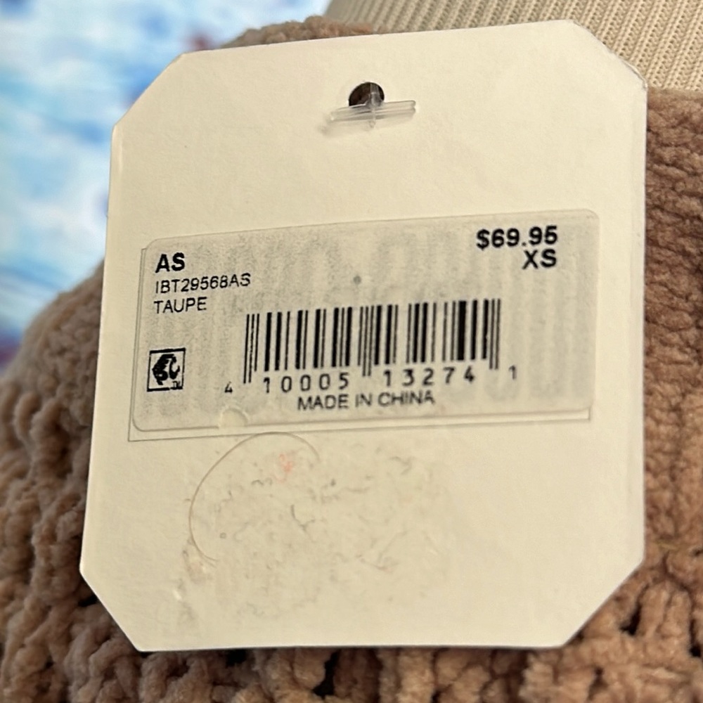 Altar’s State Sweater - Picture 2 of 5